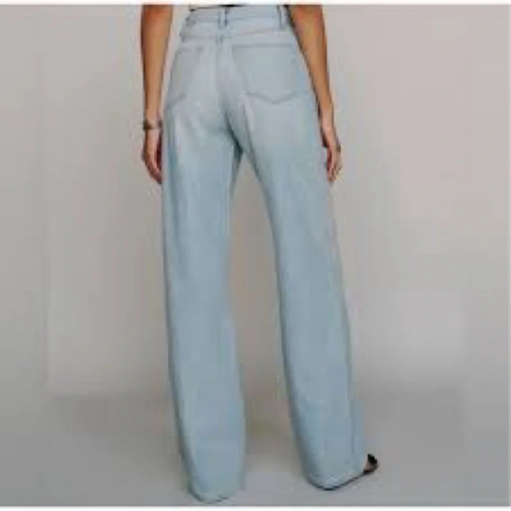 Reformation Carey Lived in Light Wash Wide Leg Jeans - Picture 4 of 8